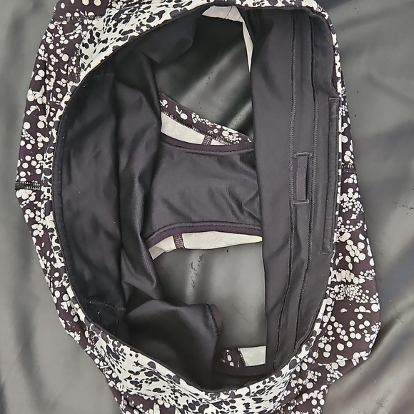 Lululemon Speed Shorts Paisley Black & White   sz 4 - Picture 5 of 8